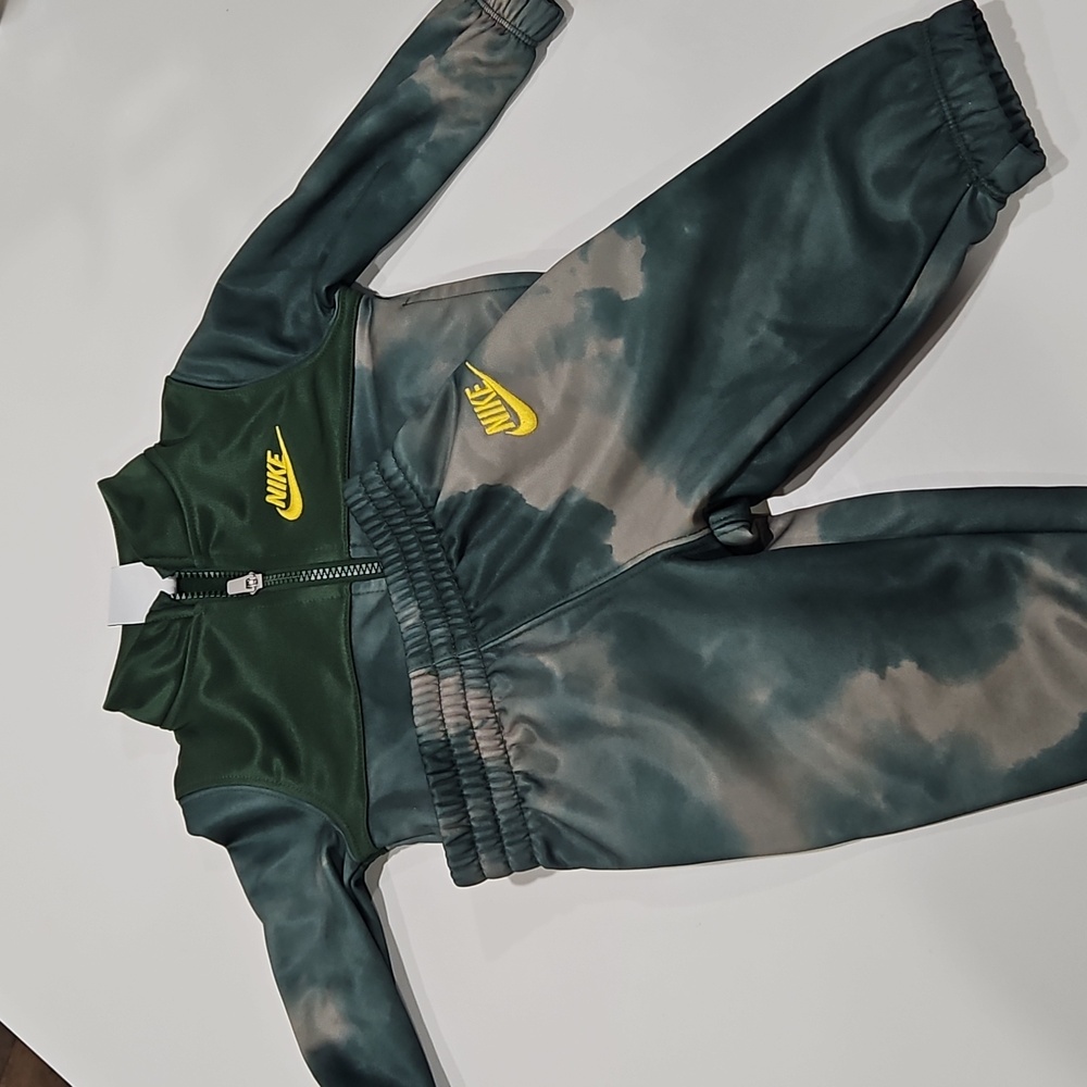 12/Mth Nike Dark Green and Gray Tracksuit with Yellow Logo Nwot - Picture 2 of 6